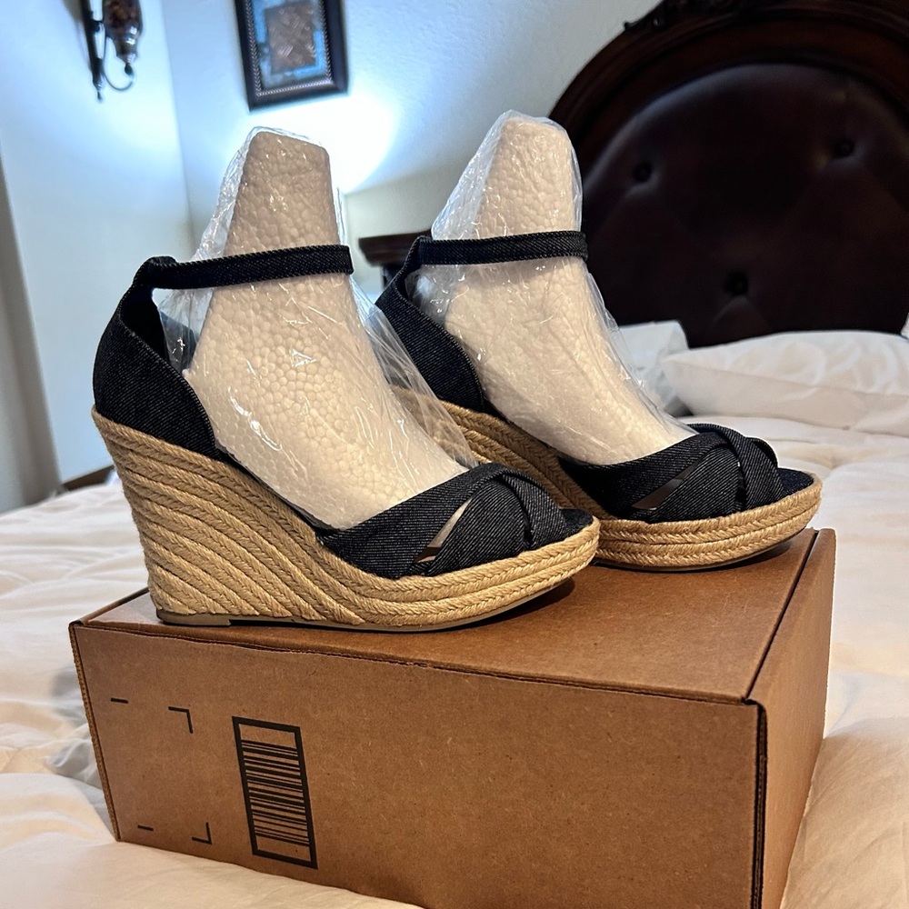 Stylish Denim Wedge Sandals Size 7